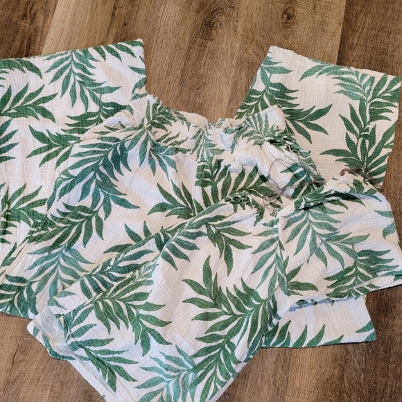 Leaf Print Women's Pants & Top Set - Picture 9 of 12